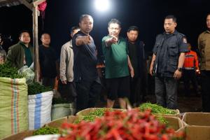 Gubri Abdul Wahid Pantau Harga Pangan di Pasar Induk